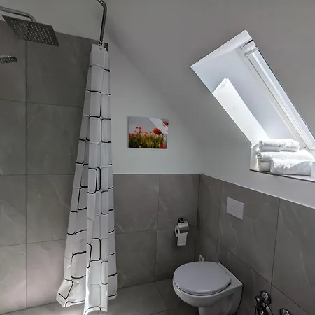 Moderne Gaestezimmer Und Auf Dem Heskeshof Han/Misafirhane Kempen